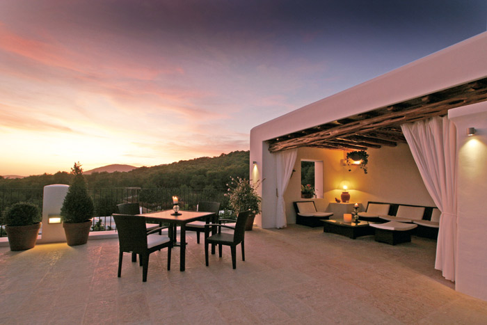 Can Curreu, un Spa hotel rural con encanto, se encuentra situado en San Carlos, uno de los lugares más auténticos de la isla de Ibiza.
